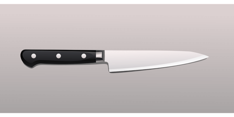 what is the role of a serrated knife in the kitchen 2